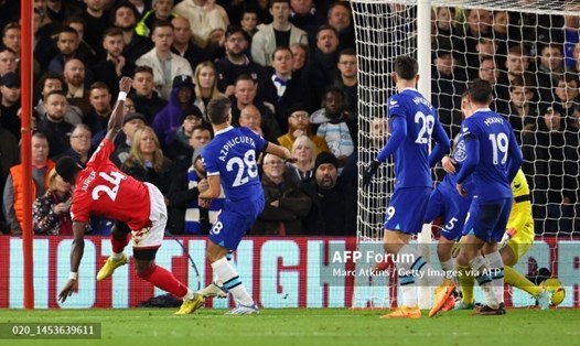 Bàn thắng mang về 1 điểm cho Nottingham Forest của Serge Aurier.  Ảnh: AFP