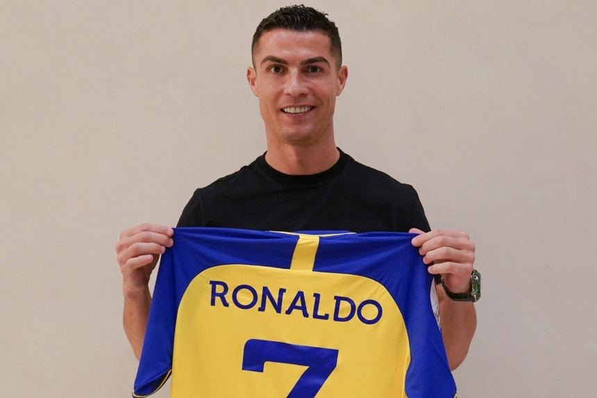 Trước Ronaldo, những ngôi sao nào từng thi đấu tại Châu Á?