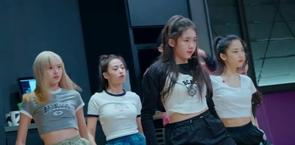 Thông tin bất ngờ về nhóm nhạc đàn em Blackpink: Có thành viên chỉ 16 tuổi