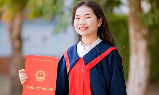 Nữ sinh Lữ Thị La Nhung, người dân tộc Thái, hiện đang là sinh viên ngành Sư phạm Tiểu học, Trường Đại học Vinh. Ảnh: Nhân vật cung cấp