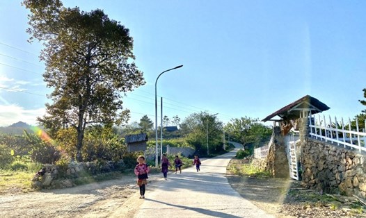 Một cuộc sống mới ấm no đang về trên bản Mông vùng cao Tây Bắc. Ảnh: Lê Hạnh