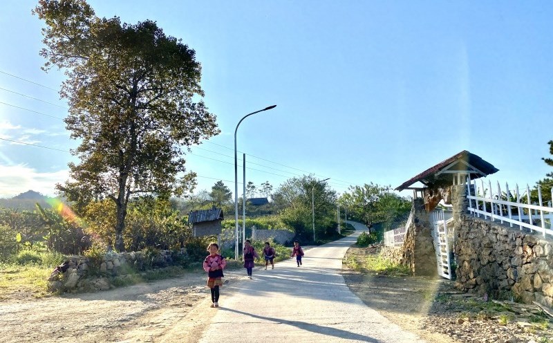 Một cuộc sống mới ấm no đang về trên bản Mông vùng cao Tây Bắc. Ảnh: Lê Hạnh