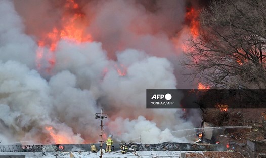 Hỏa hoạn bao trùm khu vực rộng khoảng 2.700 m2 ở Seoul, Hàn Quốc. Ảnh: AFP