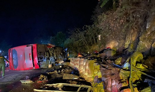 Hiện trường vụ tai nạn khiến 3 người tử vong, 1 người bị thương trên Quốc lộ 6 trong đêm cận Tết. Ảnh: Người dân cung cấp