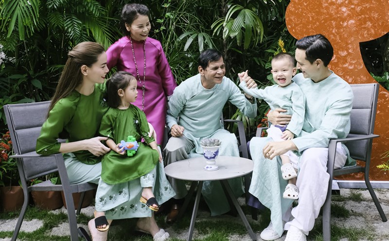 Dàn sao Việt đưa gia đình đi du xuân. Ảnh: NSCC.