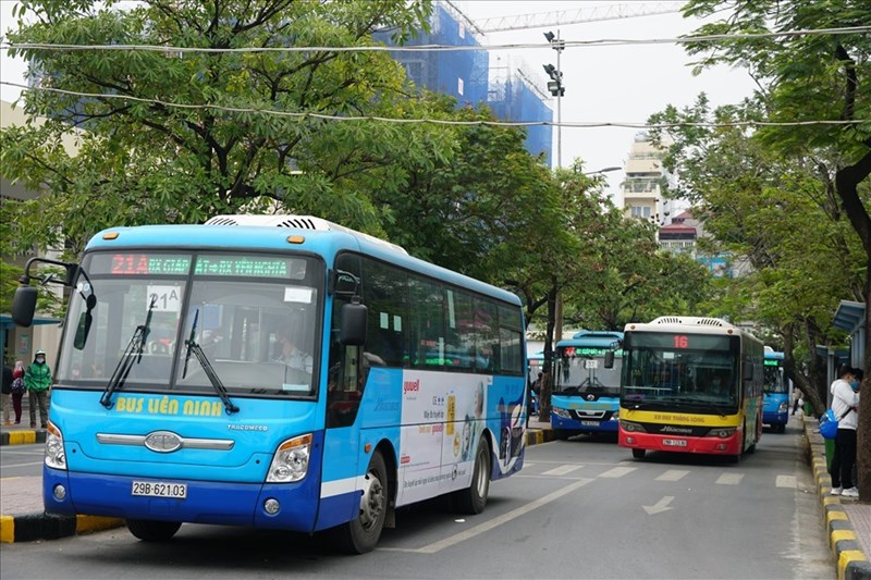 Hà Nội: Xe buýt vẫn chạy xuyên Tết phục vụ người dân