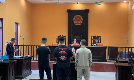 Phiên toà xét xử 3 thanh niên đốt pháo trong sinh nhật bạn ở TP.Thanh Hoá. Ảnh: Công an tỉnh Thanh Hoá