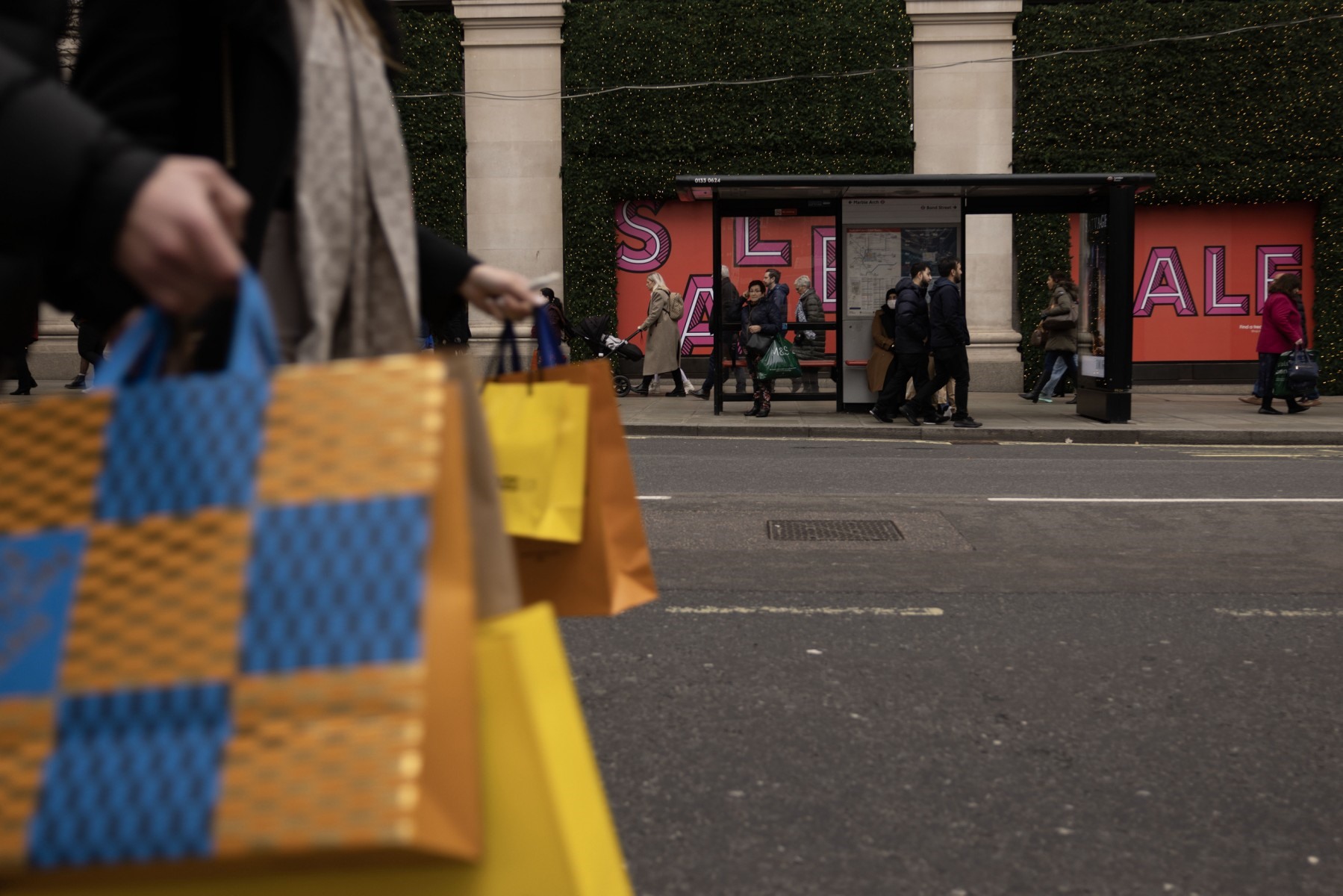 Hơn 1.000 triệu phú đã rời Vương quốc Anh trong năm 2022. Ảnh: AFP