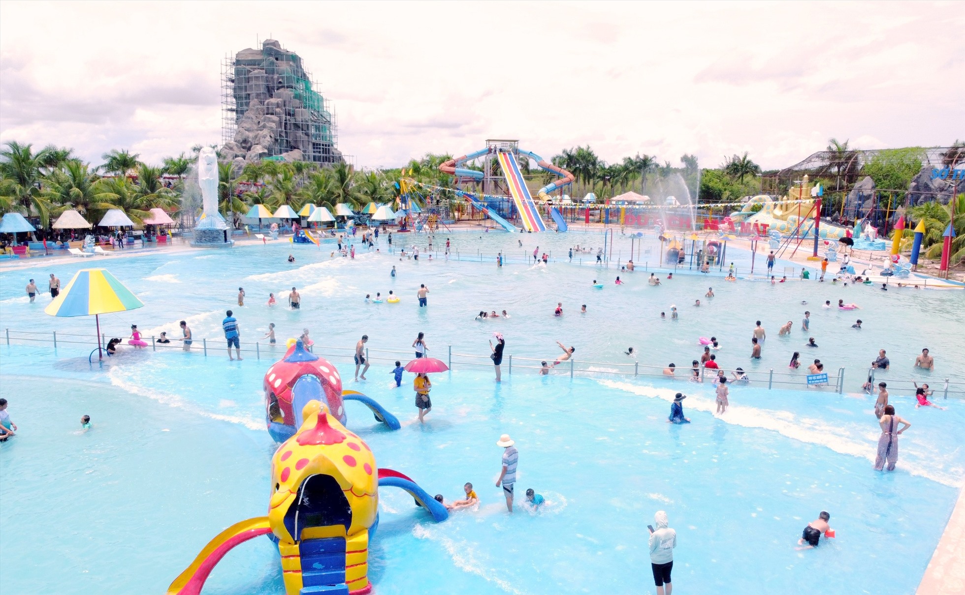 Khu du lịch Nhà Mát Bạc Liêu nơi có biển nhân tạo lớn nhất ĐBSCL.Ảnh: Hữu Thọ