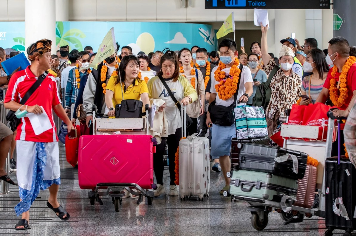 Du khách Trung Quốc tới Bali, Indonesia ngày 22.1.2023. Ảnh: EPA-EFE