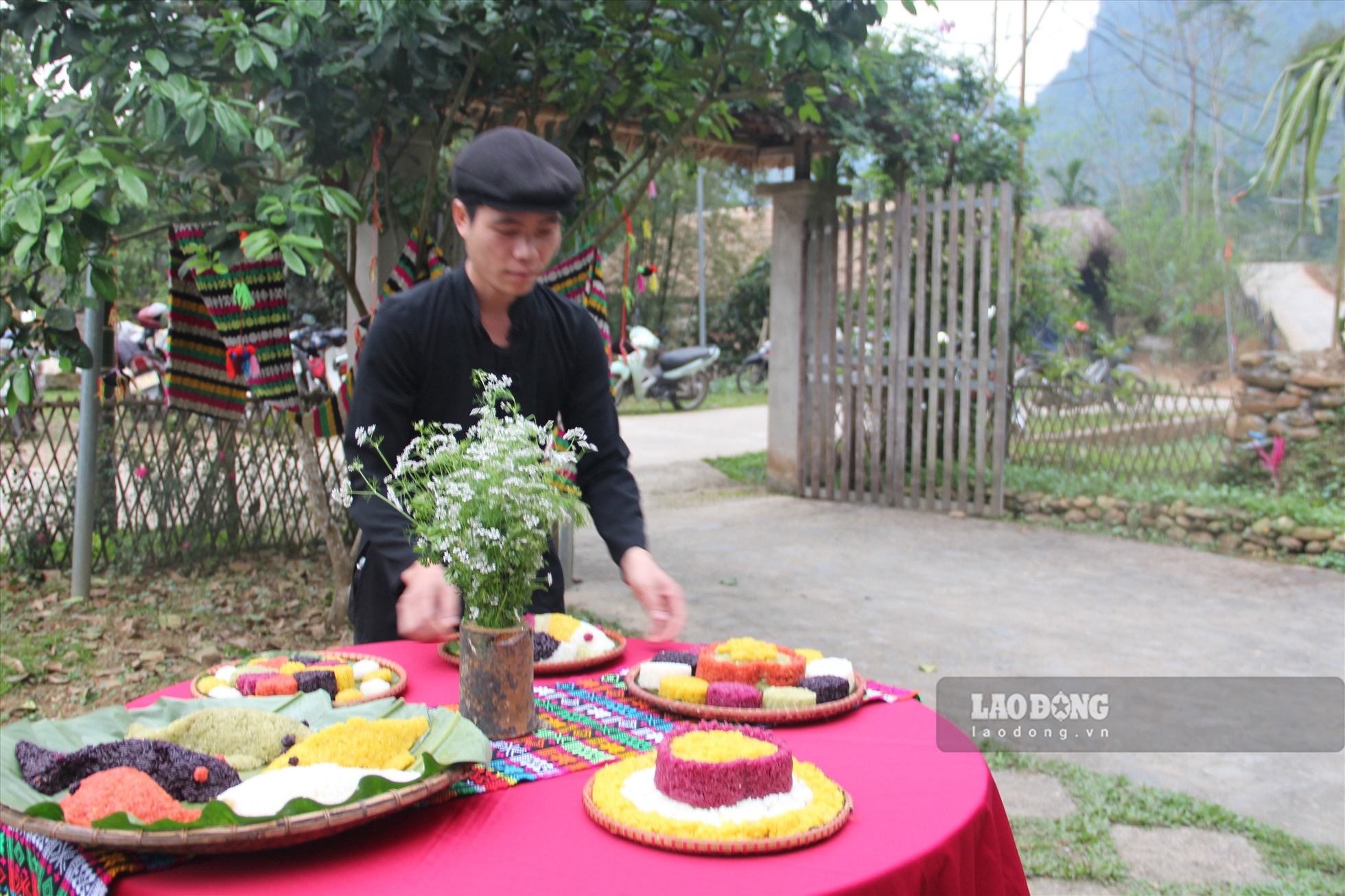 Với người Tày, Tết cơm mới là dịp quan trọng trong năm để giáo dục đạo đức uống nước nhớ nguồn cho con cháu.