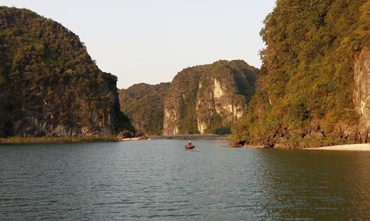 Làng chài Hà Phong bên bờ vịnh Hạ Long. Ảnh: Nguyễn Hùng