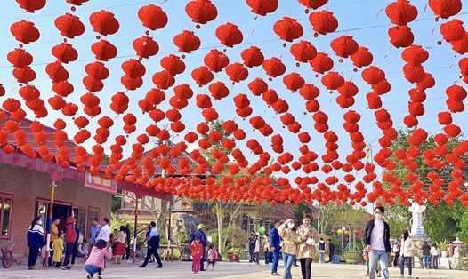 Chùa Chí Linh (chùa Gám) xã Xuân Thành (huyện Yên Thành, Nghệ An) thu hút đông đảo phật tử và người dân trong dịp Tết Nguyên đán. Ảnh: Hải Đăng