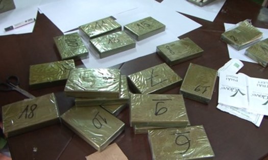 20 bánh heroin - tang vật một vụ án được Công an tỉnh Lạng Sơn triệt phá. Ảnh: Công an tỉnh Lạng Sơn