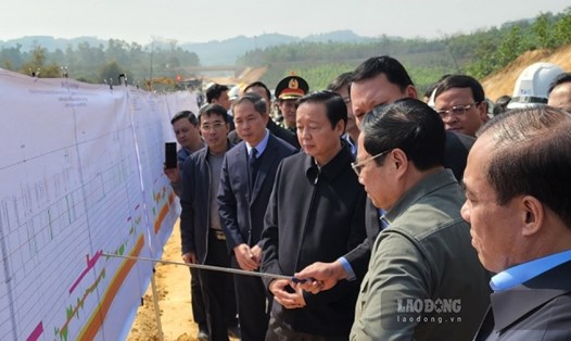 Thủ tướng Phạm Minh Chính thị sát, kiểm tra dự án cao tốc Tuyên Quang -  Phú Thọ.