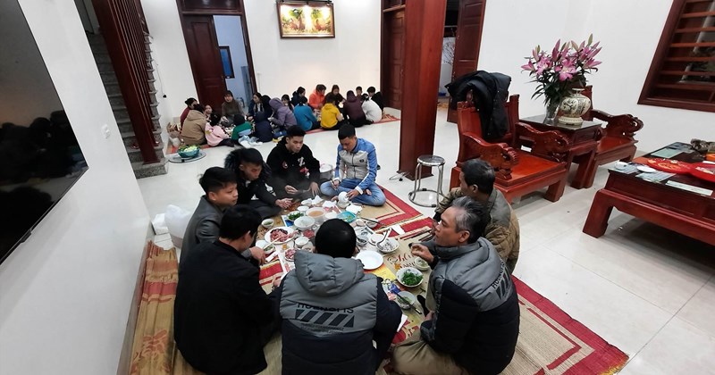 Quây quần bên nhau dịp Tết, trọn vẹn cho ngày đầu Xuân
