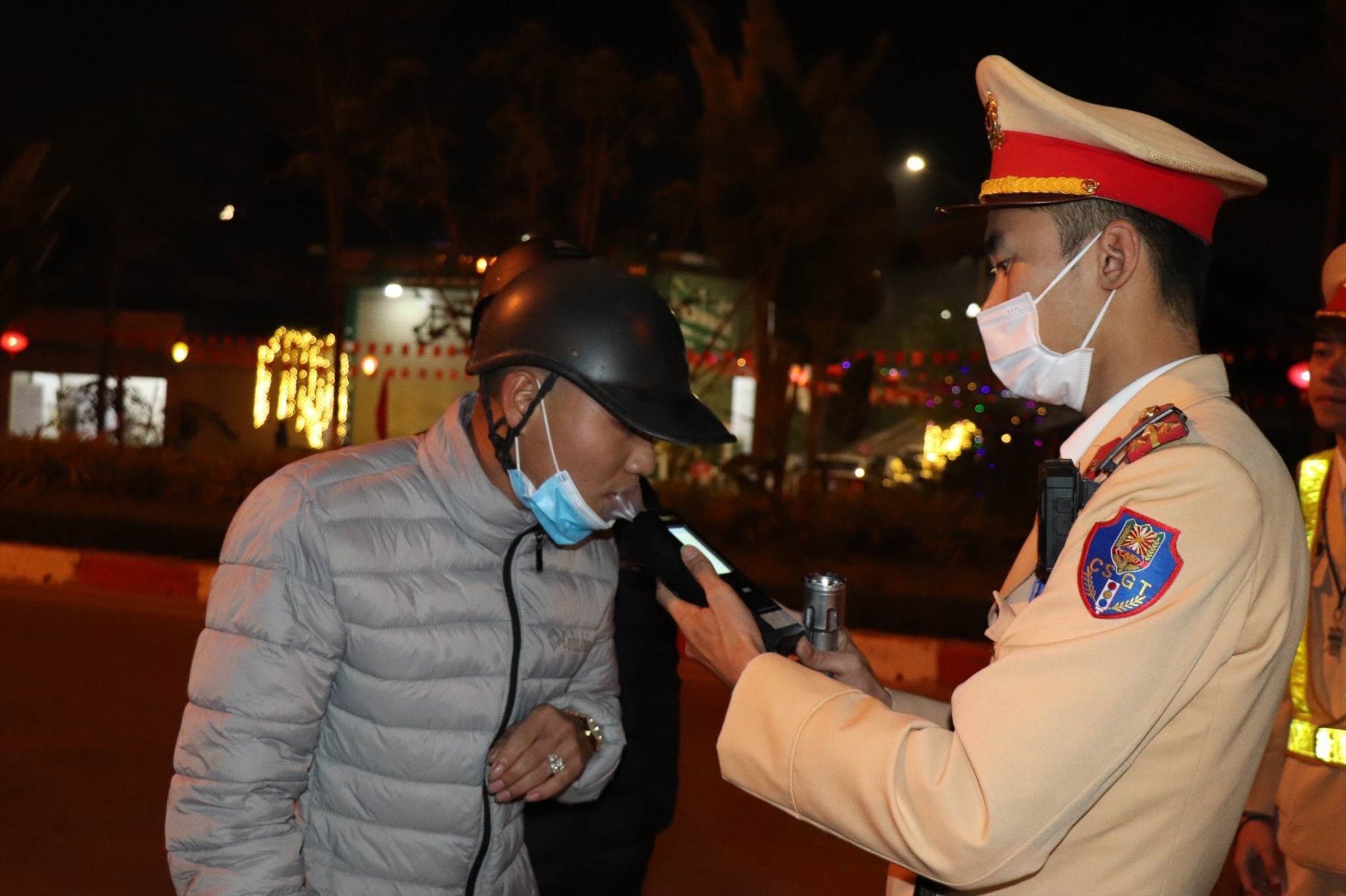 Xử lý lỗi nồng độ cồn liên tục phá kỷ lục trong dịp Tết Quý Mão. Ảnh: Văn Huế