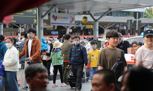 Lượng khách đến sân bay Tân Sơn Nhất tiếp tục tăng lên sau khi kỳ nghỉ lễ đã kết thúc. Ảnh: Anh Tú
