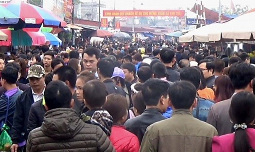 Chợ Viềng xuân huyện Vụ Bản (tỉnh Nam Định) hứa hẹn đông nghẹt khách sau 2 năm phải tạm dừng tổ chức. Ảnh tư liệu: Trung Du