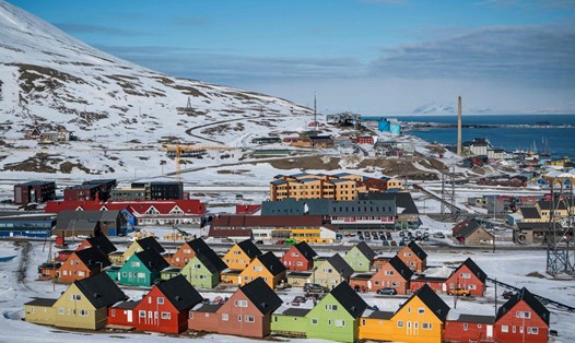 Khung cảnh Longyearbyen, đảo Spitsbergen, phía bắc Na Uy. Ảnh: AFP