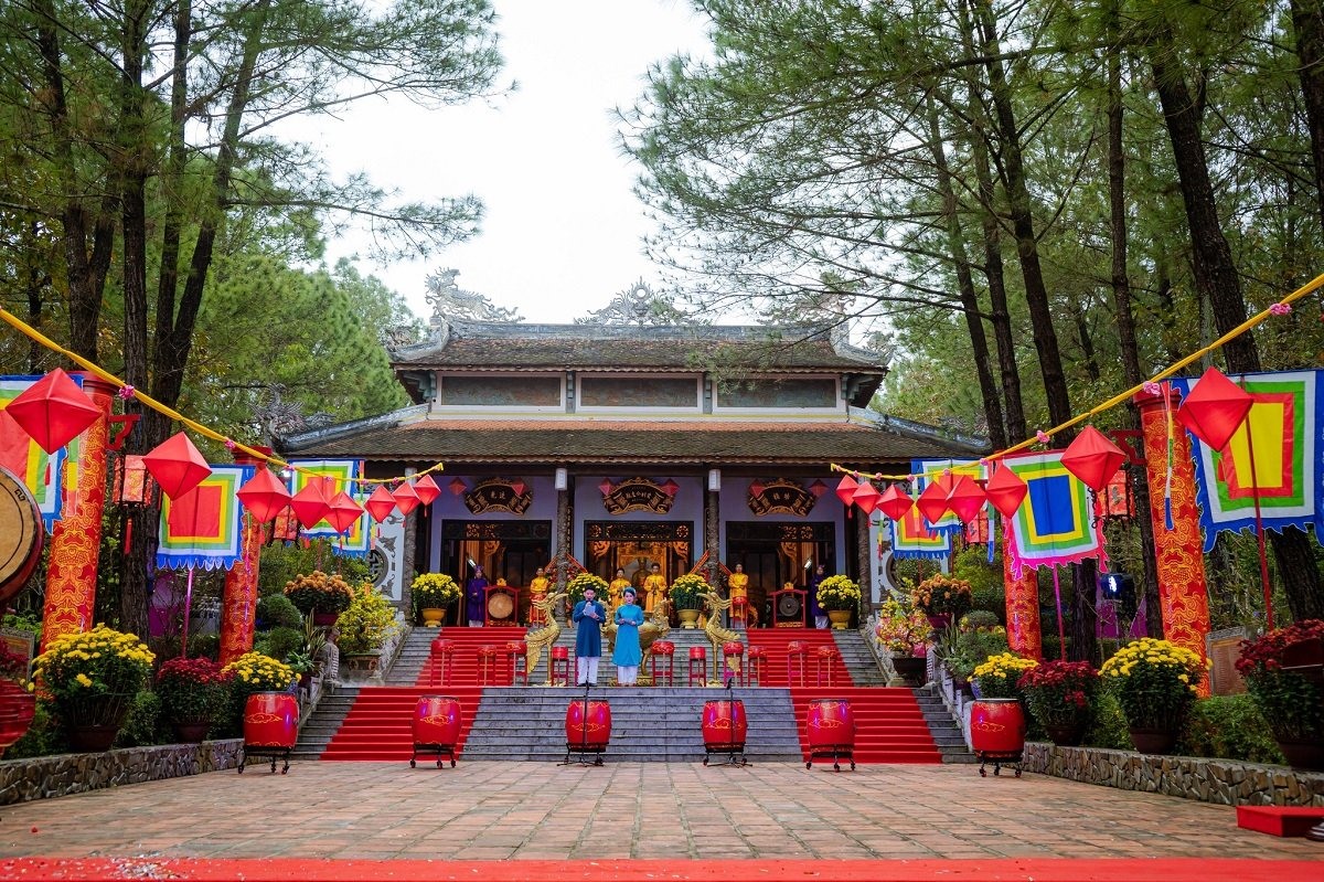 Lễ hội đền Huyền Trân năm nay là một hoạt động tiêu biểu của Festival Huế mùa Xuân. Ảnh: SDL.
