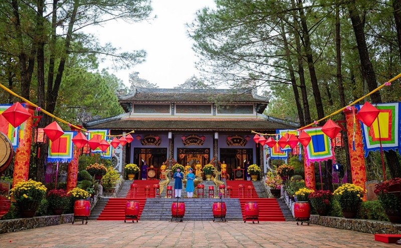 Lễ hội đền Huyền Trân năm nay là một hoạt động tiêu biểu của Festival Huế mùa Xuân. Ảnh: SDL.