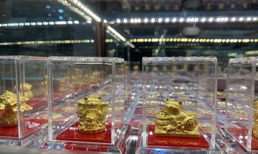 Sản phẩm mèo vàng ra mắt trong dịp Vía Thần Tài 2023. Ảnh: Nguyễn Thúy.