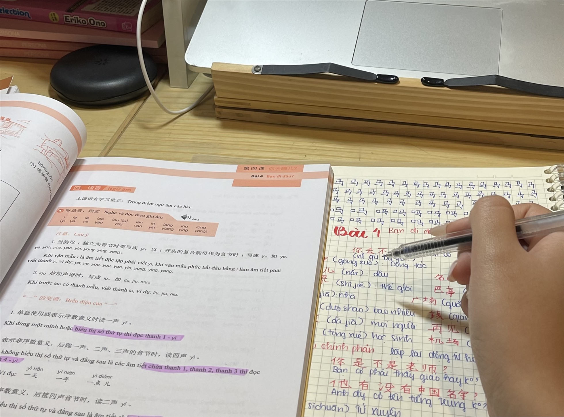 Khánh Thư có dự định trao dồi thêm ngoại ngữ cho học kì này. Ảnh: Khánh Thư.