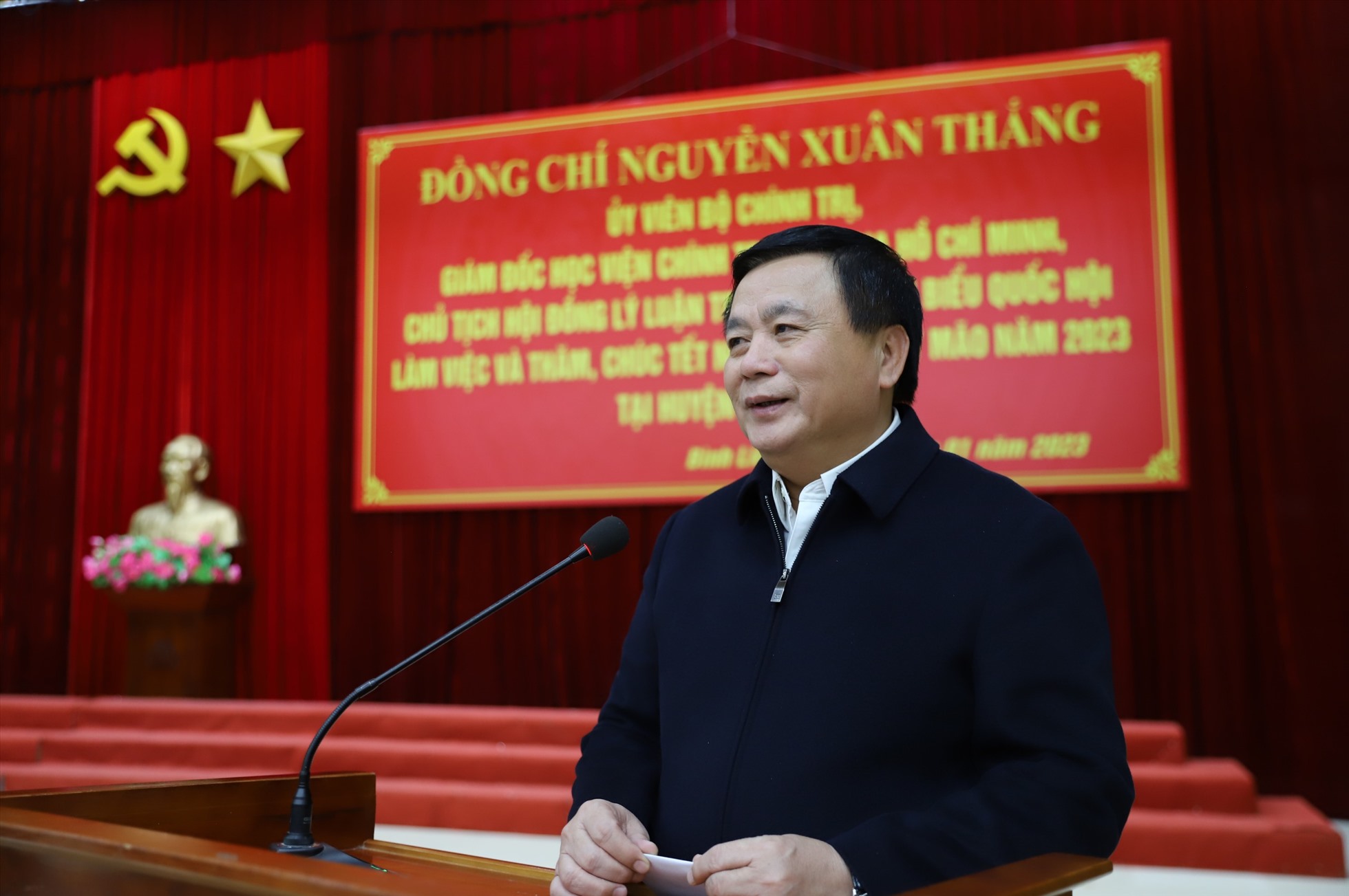 Đồng chí Nguyễn Xuân Thắng, Ủy viên Bộ Chính trị, Chủ tịch Hội đồng lý luận Trung ương, Giám đốc Học viện Chính trị Quốc gia Hồ Chí Minh phát biểu chúc Tết các đơn vị. Ảnh: Đoàn Hưng