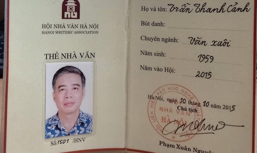 Thẻ hội viên Hội Nhà văn Hà Nội của ông Trần Thanh Cảnh đăng cùng bài viết tuyên bố sẽ rút khỏi Hội Nhà văn Hà Nội trên trang Facebook cá nhân ngày 30.12.2022. Ảnh: Facebook Trần Thanh Cảnh