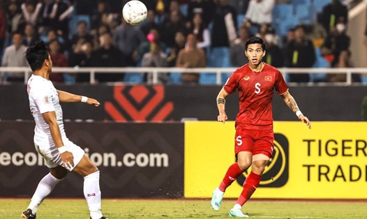 Đoàn Văn Hậu in dấu giày trong cả 2 bàn thắng đầu tiên của tuyển Việt Nam trước khi rời sân. Ảnh: Hải Nguyễn