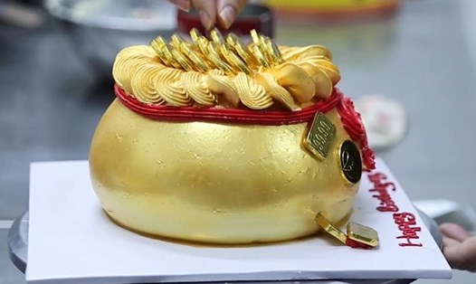 Hũ vàng ăn được cháy hàng dịp vía Thần tài 2023. Ảnh: Anh Trang