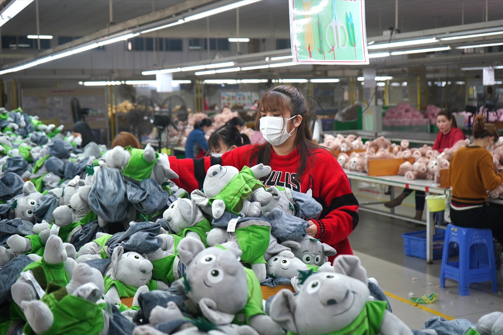 Sau kỳ nghỉ Tết nguyên đán, nhiều doanh nghiệp ở Hải Phòng bố trí cho người lao động làm việc từ ngày 30.1. Ảnh: Mai Dung