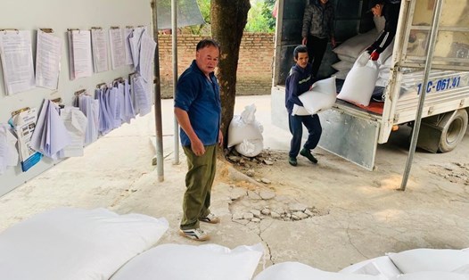 UBND tỉnh Cao Bằng đã tiếp nhận, cấp phát 642,645 tấn gạo cho người dân trong dịp Tết Nguyên đán 2023. Ảnh: Lã Tùng