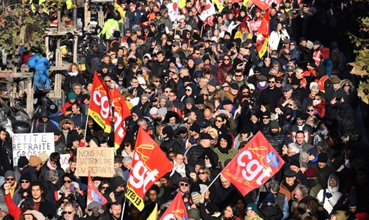 Biểu tình phản đối Dự luật Cải cách chế độ hưu bổng ở Marseille, miền Nam nước Pháp, ngày 19.1.2023. Ảnh: AFP