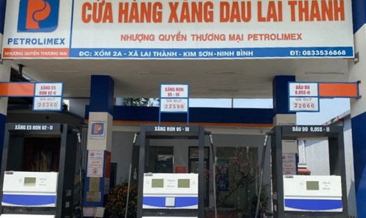 Cửa hàng xăng dầu số 2 Bảo Sơn (xóm 2 A, xã Lai Thành, huyện Kim Sơn, Ninh Bình), thuộc Công ty TNHH xây dựng và thương mại Kim Thành bị xử phạt 15 triệu đồng vì vi phạm quy định ngừng bán hàng. Ảnh: Diệu Anh
