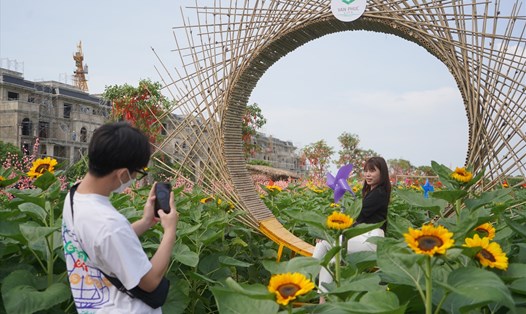 TPHCM có nhiều điểm vui chơi, checkin hấp dẫn dành cho du khách vào dịp Tết Quý Mão 2023. Ảnh: Phương Ngân