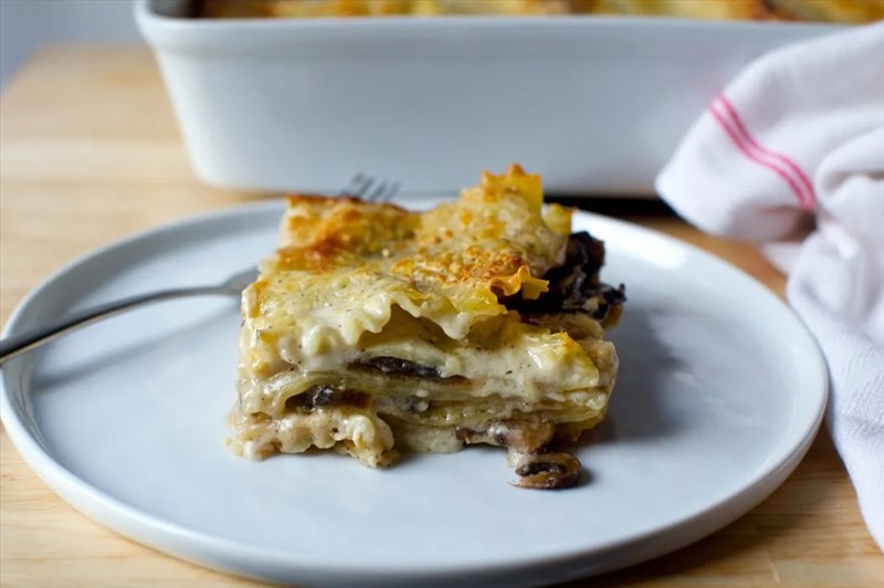 Cách làm mì Ý Lasagna nấm thơm ngon, bổ dưỡng cho ngày cuối tuần