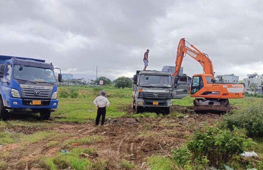 Rác thải tràn lan khu dân cư tại Đà Nẵng: Đã được dọn sạch sau khi Lao Động phản ánh