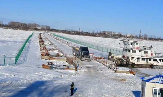 Lối đi mới được mở trên sông Hắc Long Giang đóng băng ở biên giới Trung Quốc - Nga Ảnh: Trạm kiểm soát xuất nhập cảnh La Bắc