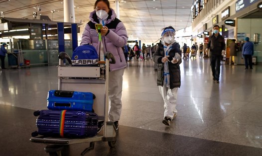 Hành khách bên trong sân bay quốc tế Bắc Kinh ngày 1.1 vừa qua. Ảnh: Ảnh: EPA-EFE