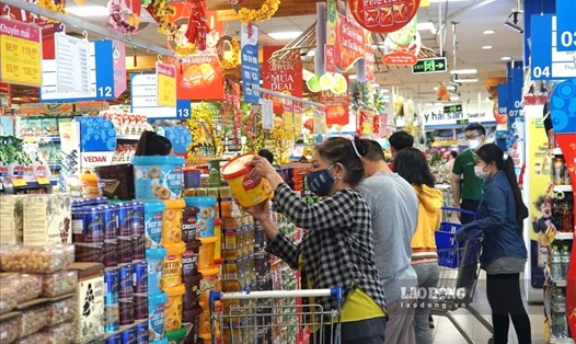 Sức mua tại các siêu thị TPHCM bắt đầu nhích dần trong những ngày cuối năm.  Ảnh: Ngọc Lê
