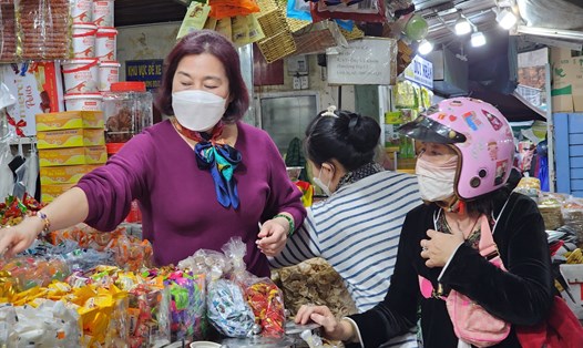 Sức mua hàng Tết tại các siêu thị, chợ Đà Nẵng tăng nhẹ dịp cận Tết, Ảnh: Thuỳ Trang