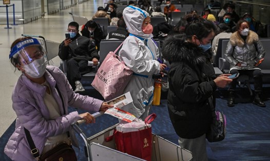 Hành khách tại ga nội địa của sân bay ở Thượng Hải, Trung Quốc. Ảnh: AFP