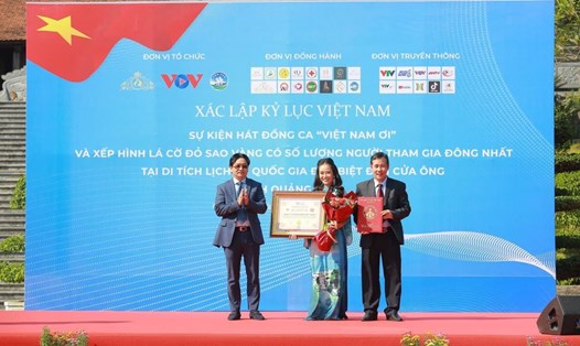 Một sự kiện được tổ chức tại Hạ Long có các logo của VOV, VTV. Ảnh: Người dân cung cấp