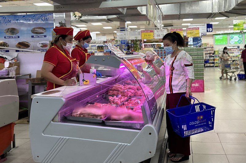 Giá thịt heo tại các siêu thị TPHCM đồng loạt giảm mạnh