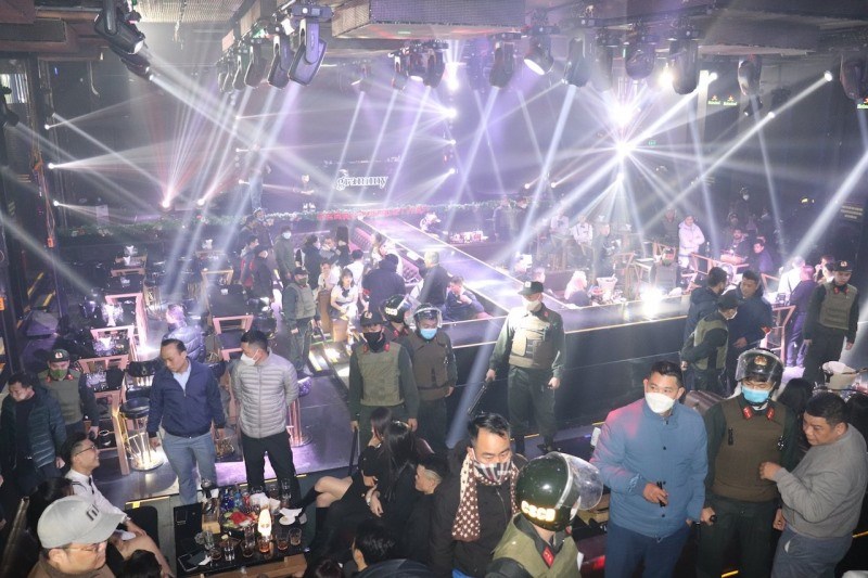 Đột kích quán bar lúc 1h sáng, phát hiện hơn 50 người dương tính với ma túy