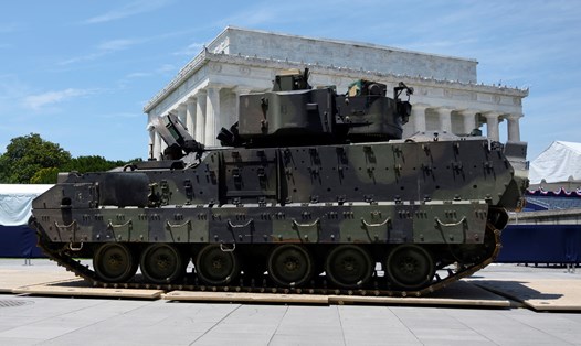 Gói hỗ trợ mới nhất của Mỹ cho Ukraina có xe bọc thép được mệnh danh là "sát thủ diệt tăng" Bradley. Ảnh: AFP