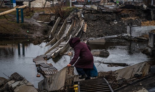 Cư dân ở Bakhmut, Donetsk, Ukraina. Ảnh: AFP