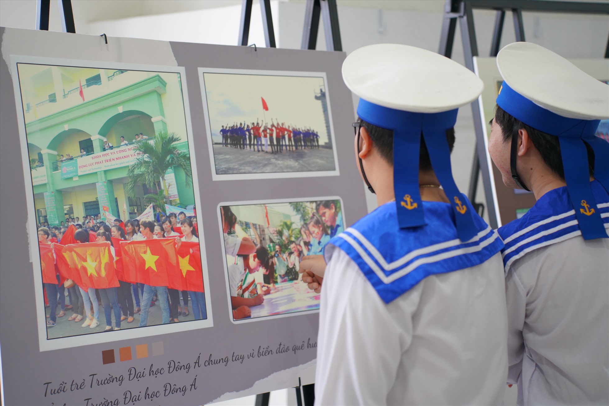 Triển lãm “Tuổi trẻ với biển đảo quê hương” tại Đà Nẵng. Ảnh: Thuỳ Trang